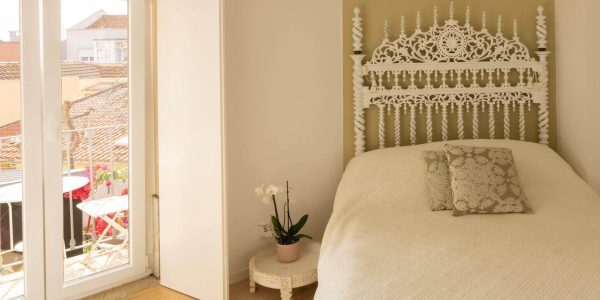 The double glass door next to the bed opens up to a small balcony facing the garden.