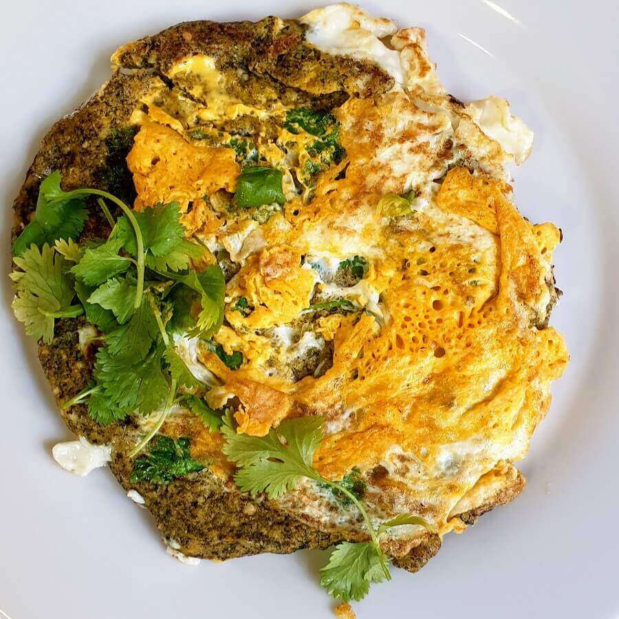 ... this one is made with coriander which I added just before I cracked the egg. You can change the coriander with chicken, spinach, chopped onions, shrimps or... Bon Appetit