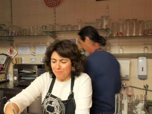 Catarina in the legendary Adega Bate Fundo. Together with Carlos who comes from Cova do Vapor.