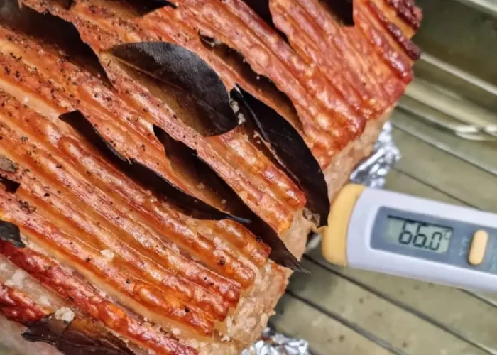 AFTER 1h30m - 2h (core temperature around 60°C) the roast is finished. I personally prefer my meat a little pink - but that's an individual thing. If the skin starts getting burned, cover it with metal folie and place the roast back in the oven. Take the roast out, cover it and leave it to settle for 30 min before cutting it..