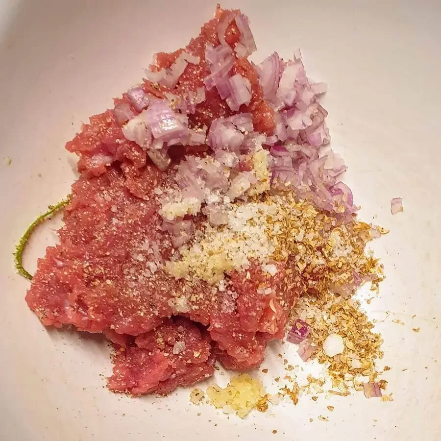 Minced veal with onions, garlic and dried chili.